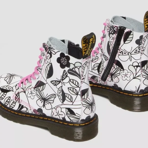 NWOB Dr. Martens Meadow Print Boots, size women’s 8 or big kids 6 - Picture 2 of 7